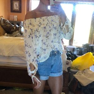 AMERICAN EAGLE cute off the shoulder flowy top